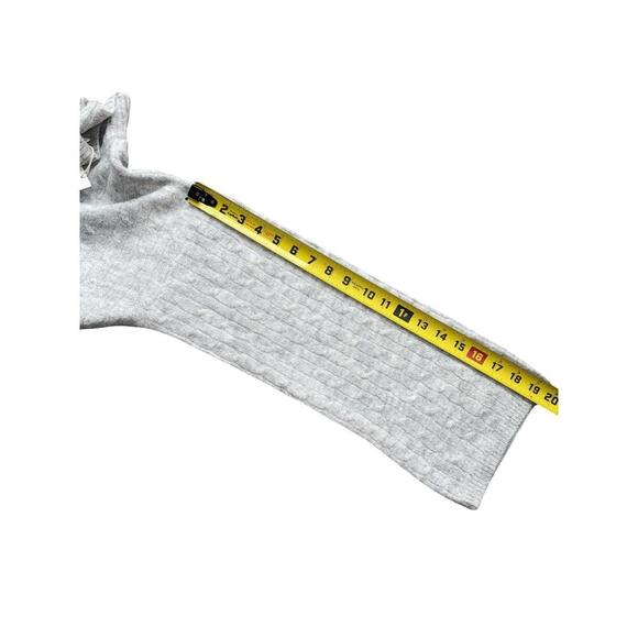 NWT Jessica Simpson Women’s Medium Cropped Gray Sweater Soft Pullover Knit - Picture 4 of 5